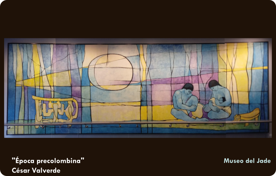 Mural con un fondo abstracto y sobre este la representación de un metate, el sol/luna y una familia de indigenas. El hombre trabaja una vasija mientras la mujer cuidad de un infante